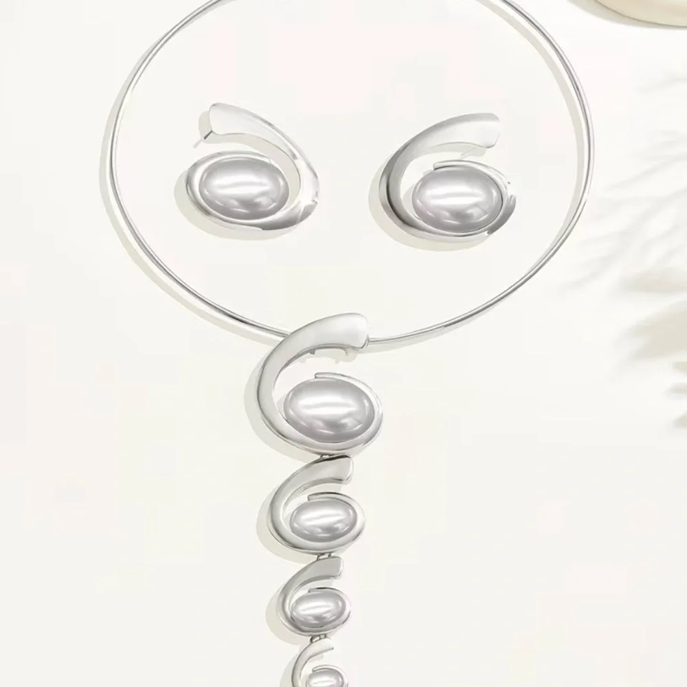 ๐HOST PICK๐2 pc Silver Geometric Jewelry Set - Picture 2 of 5